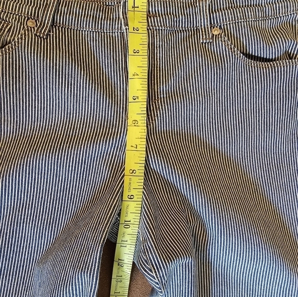 Style & Co Petite Mid-Rise Curvy Pinstripe Cuffed Hem Capris Size 12P - Picture 7 of 10